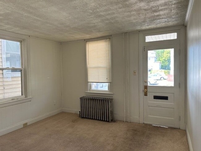 Building Photo - Welcome to our charming 2-bedroom, 1-bathr...