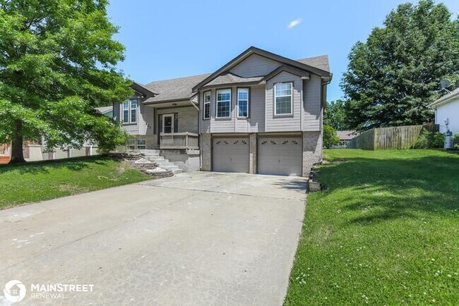 Building Photo - 907 SW Cross Creek Dr, Grain Valley, MO 64029