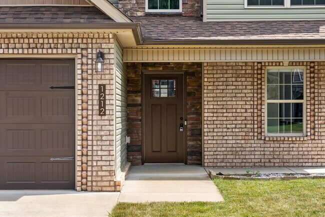 Foto del edificio - 1212 Gentry Dr