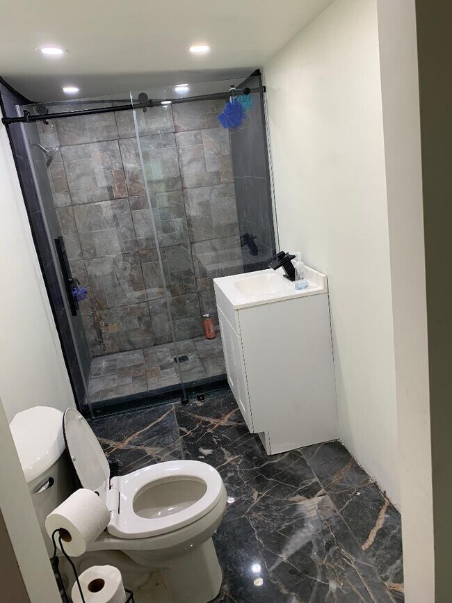Bathroom - 164 Bynum Ave