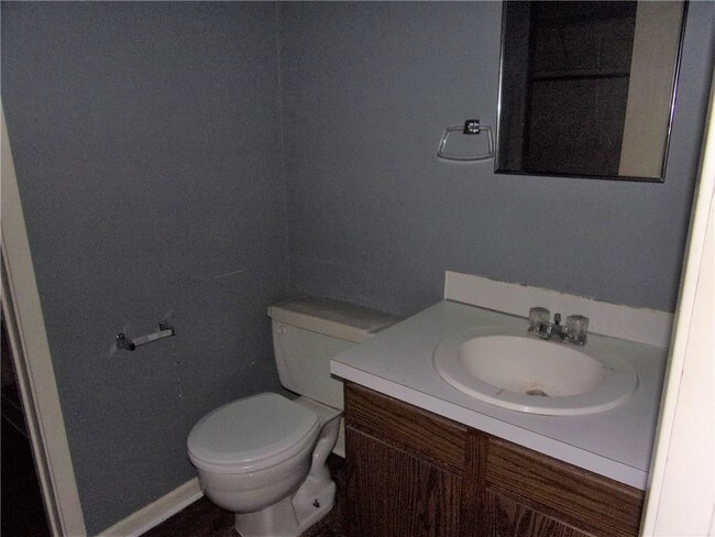 Building Photo - 720 Redbird Ln