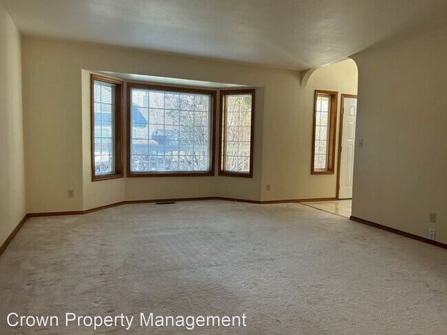 Building Photo - 5 br, 3 bath House - 2744 Willowbrook Ave.
