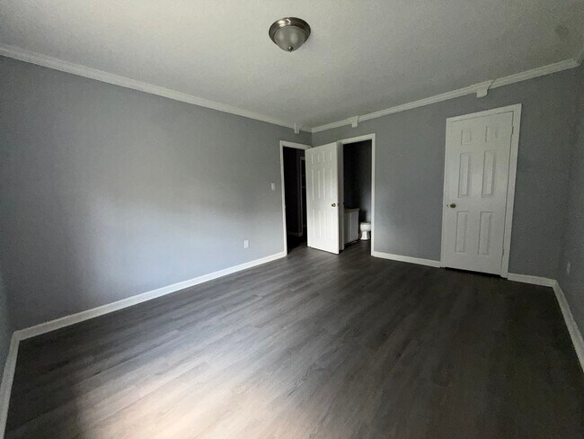 Building Photo - Platinum House LLC