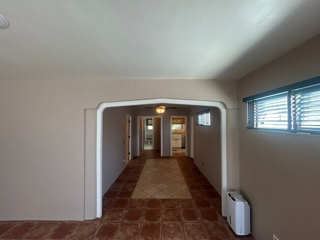 Foto del edificio - Charming 1951 Tujunga Home – Hillside Hide...