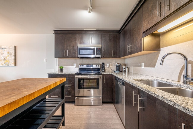 Building Photo - AK403 1 Bedroom Furnished Suite