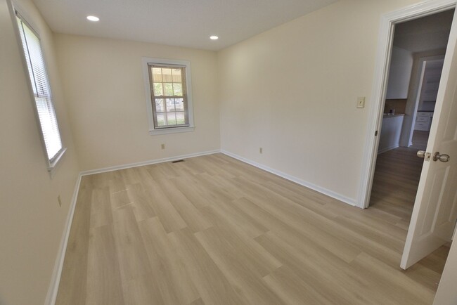 Building Photo - 1200 West Mount Drive