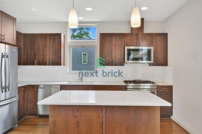Foto del edificio - Sleek and Spacious Townhome with Gourmet K...