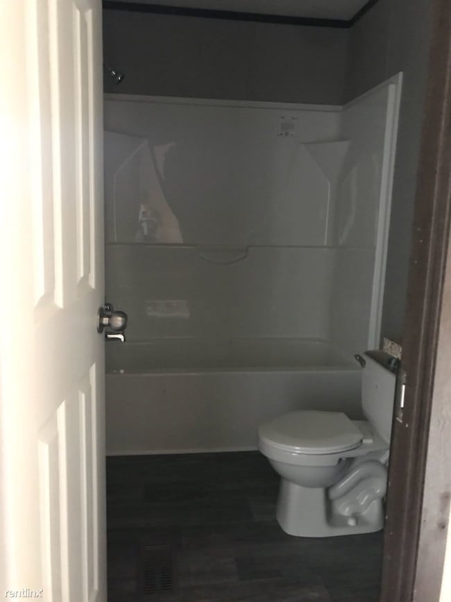 Building Photo - 3 br, 2 bath Mobile Home - 73 Pinewood Est