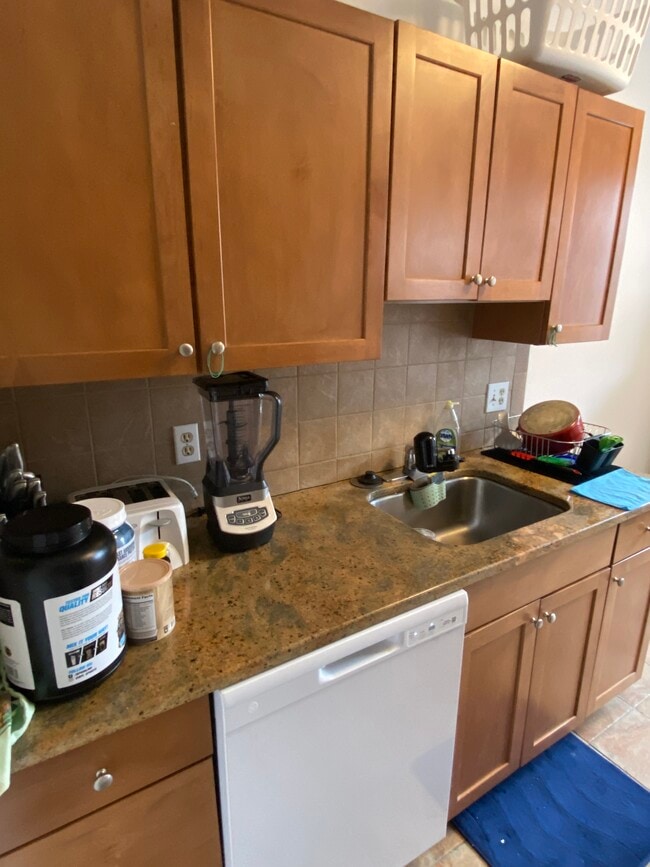 Building Photo - 6 Sutherland Rd