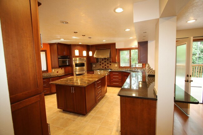 Foto del edificio - 4 Bedroom Eagle River Home!