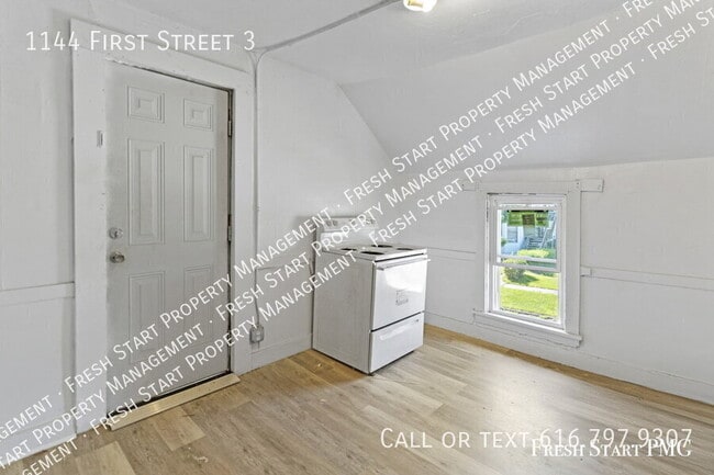 Building Photo - 1144 First Street 3-