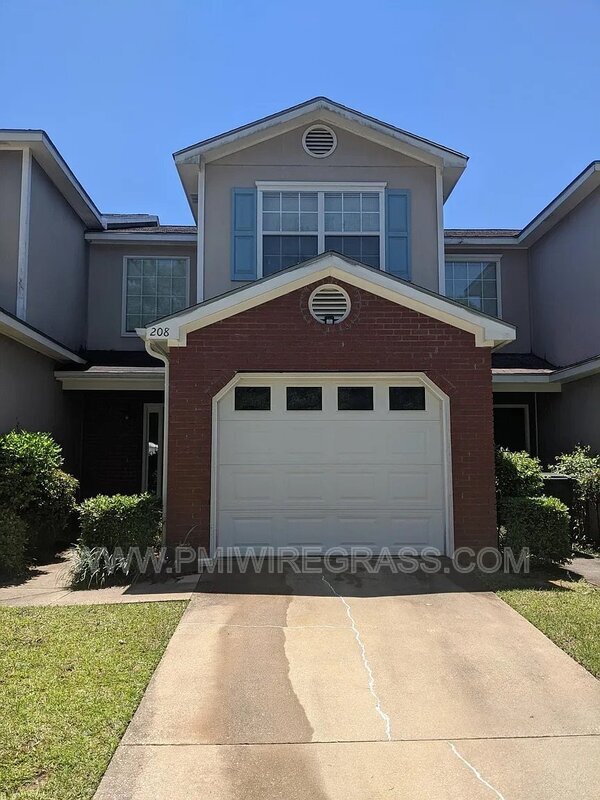 Primary Photo - 208 Foxchase Ln