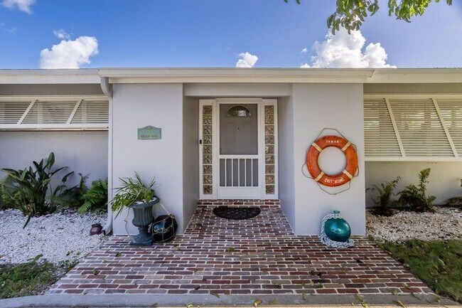 Building Photo - 3 Leeward Cir
