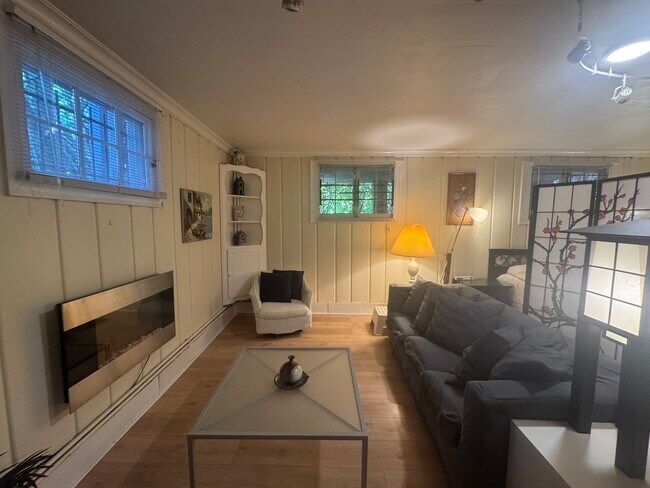Sala de estar - 3801 Calvert St NW