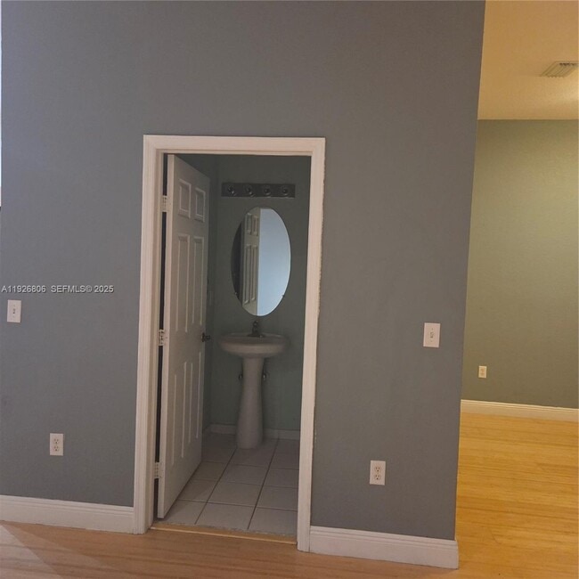 Foto del edificio - 1938 SE 23rd Terrace