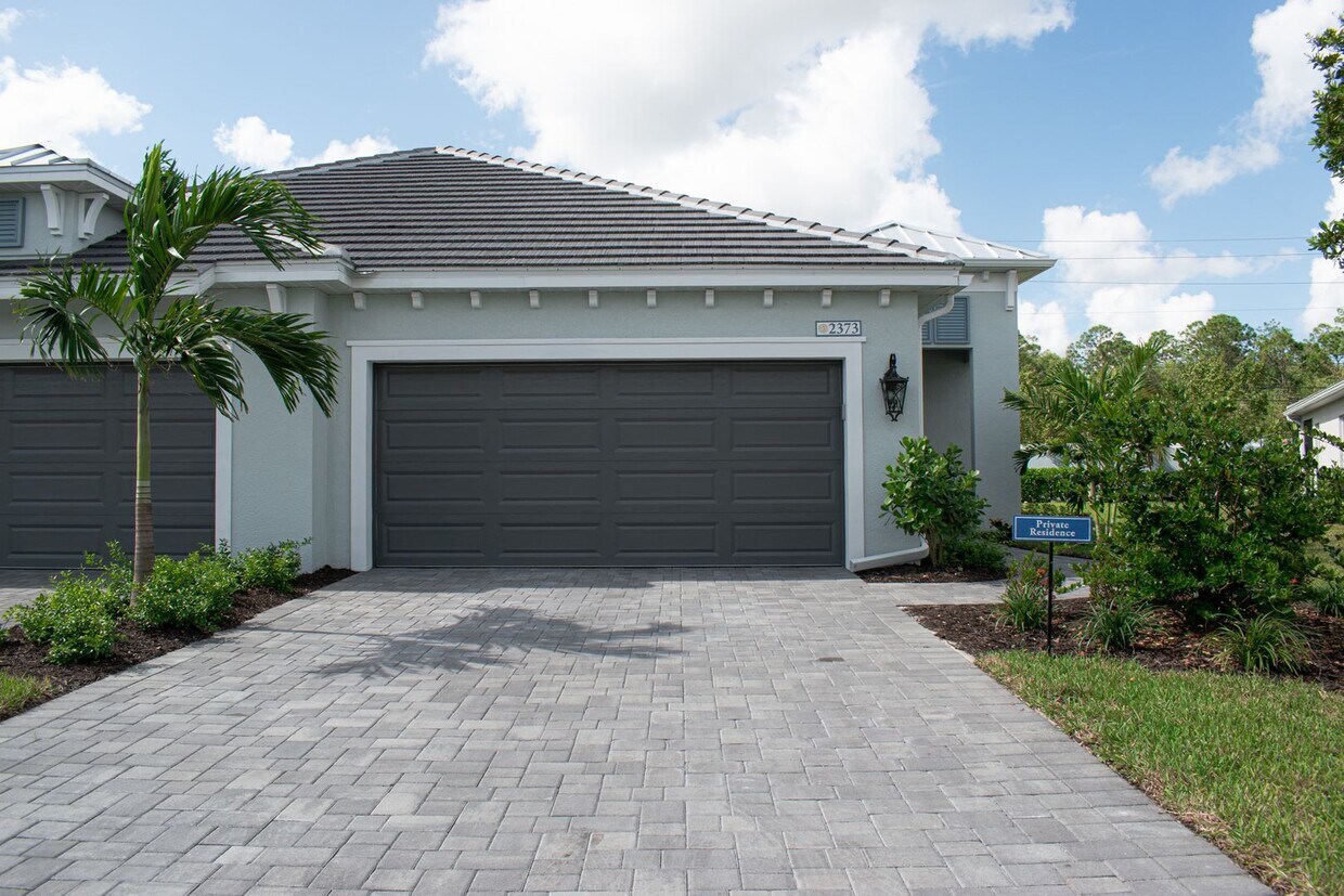 ANNUAL RENTAL New Construction Villa in M... House Rental in Naples