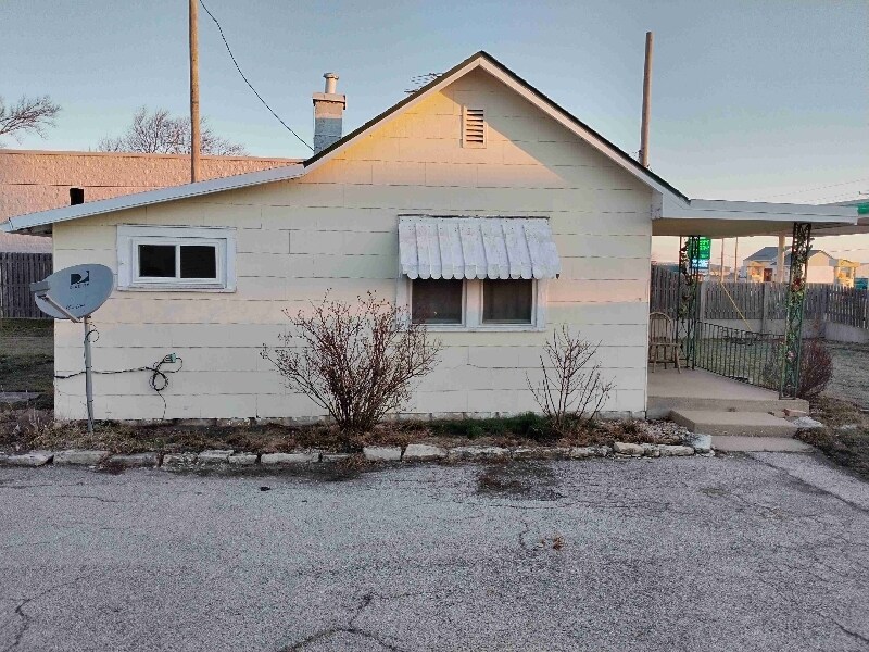 Primary Photo - 609 East St