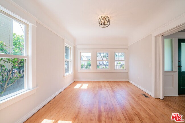 Foto del edificio - 125 S Ave 52