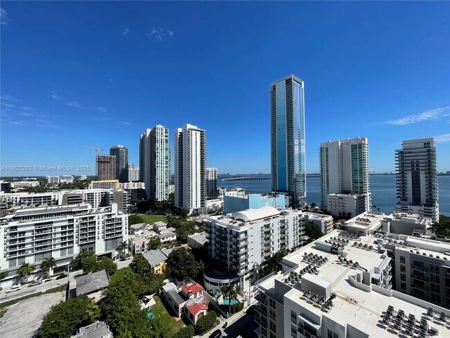 Foto del edificio - 333 NE 24th St