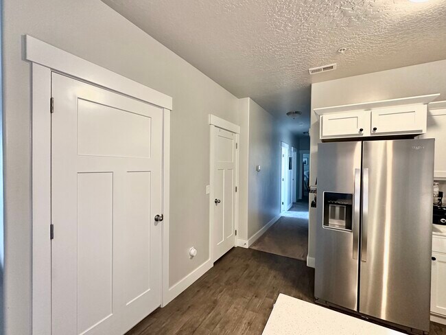 Building Photo - 712 N 380 W