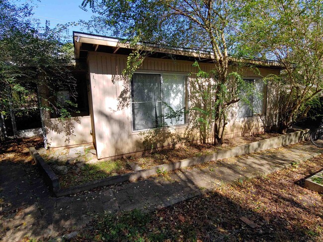 Foto del edificio - 1611 Pepper Dr