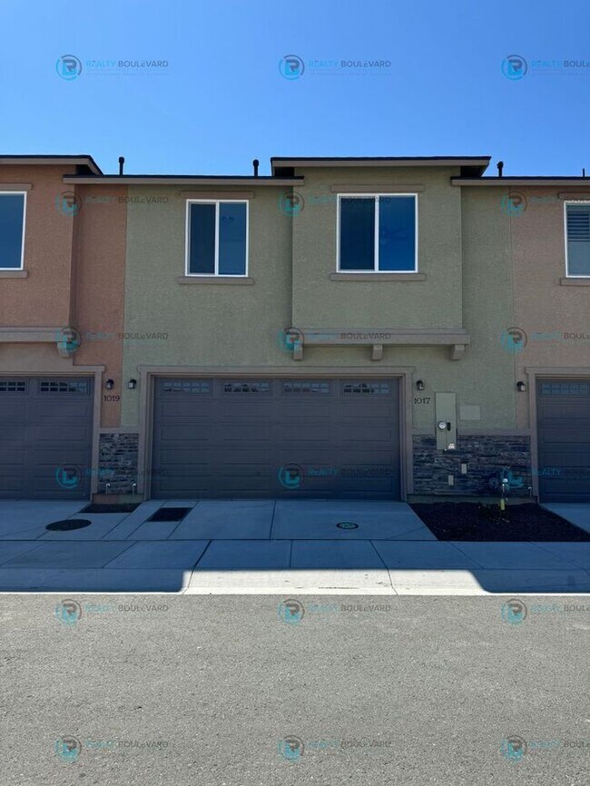 Foto del edificio - 3-Bedroom 2.5 Bathroom 2 car garage Condo in Carson City