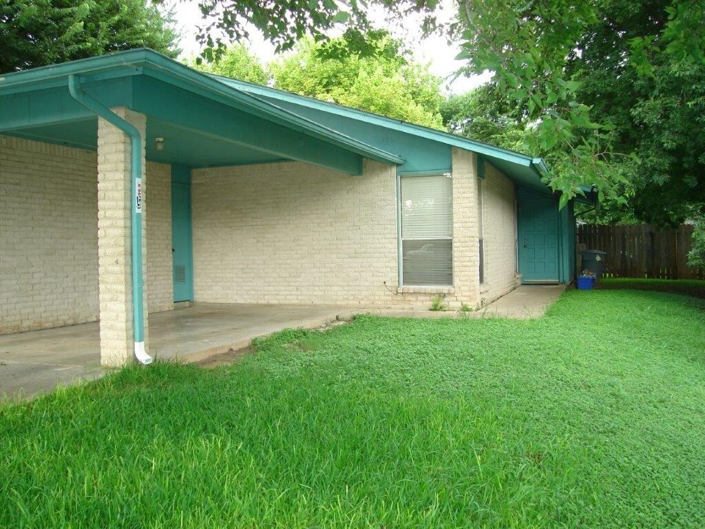 Primary Photo - 10805 Lambert Cir