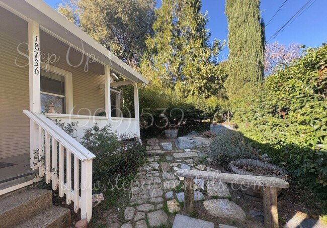 Foto del edificio - Charming 3-Bedroom Home in Tuolumne, CA – ...