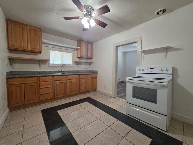 Building Photo - 2050 Bransetter/5410 Cedars Road