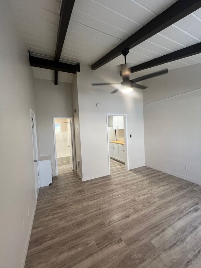 Building Photo - Nostalgic Studio steps away from the boardwalk and beach.