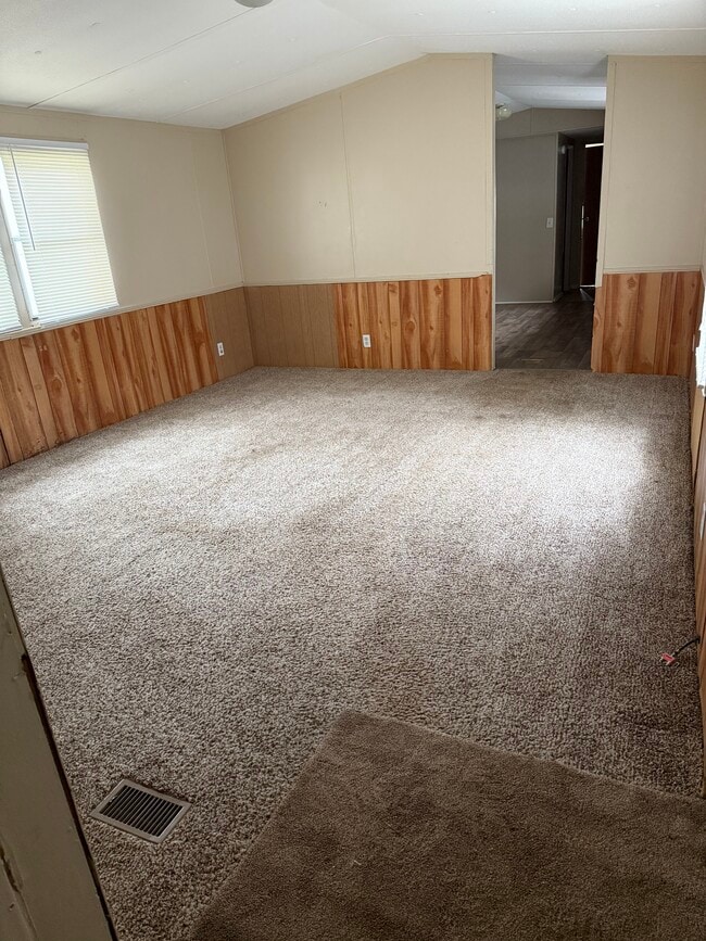 Building Photo - 1204 Sleepy Hollow Dr