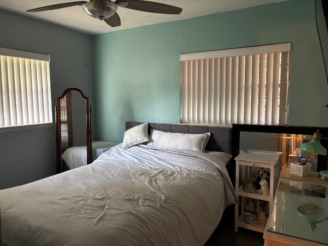 Building Photo - 6423 34th Terrace N