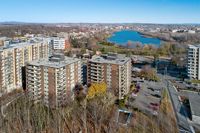 Building Photo - 215 Rue Bellevue