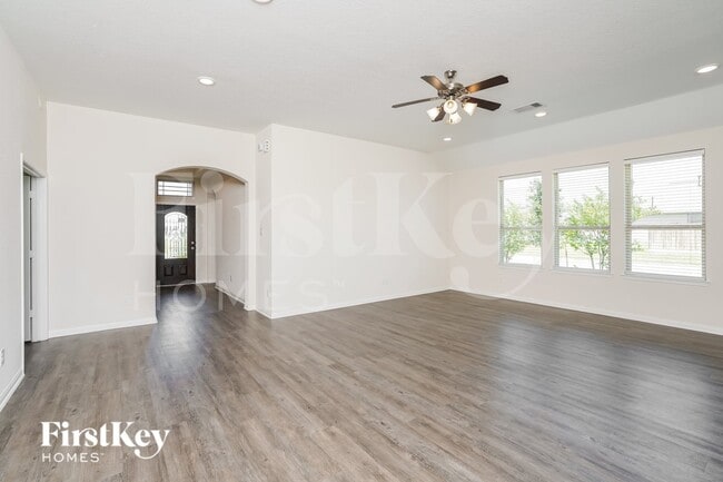 Building Photo - 118 White Wing Ln