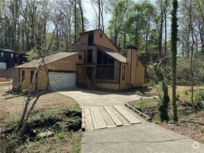 Building Photo - 2915 Creek Park Dr