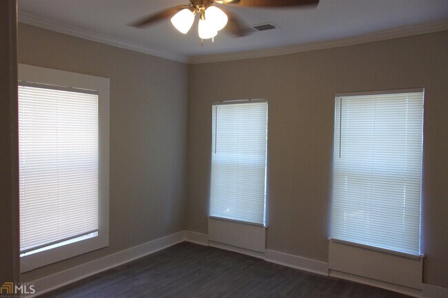 Foto del edificio - 3425 Bachelor St