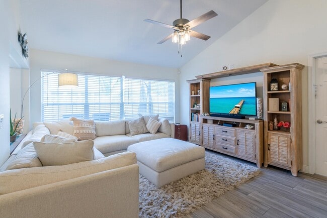 Building Photo - 101 Palomino Dr