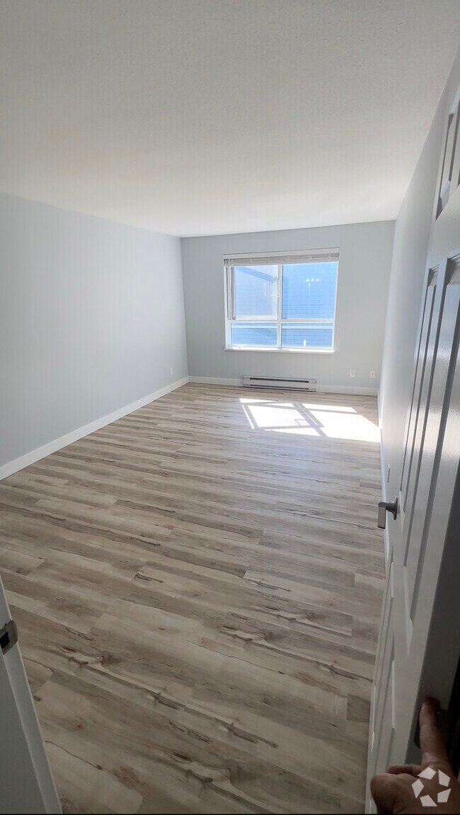 Apartments For Rent in White Rock, BC with Hardwood Floors 1 Rentals