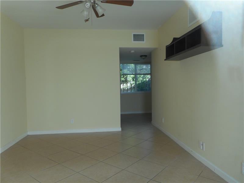 Foto del edificio - 837 NE 17th Ave