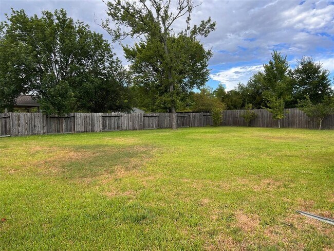 Building Photo - 33106 Greenfield Forest Dr