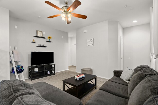 Foto del edificio - 2150 W Alameda Rd