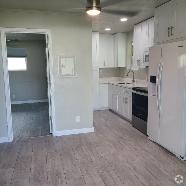 Building Photo - 256 S Papa Ave
