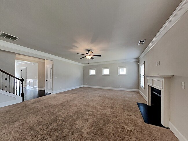 Foto del edificio - Fantastic 4 Bedroom Home! located in Logan...