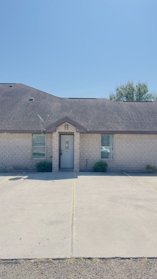 Building Photo - 800 E Daffodil Ave