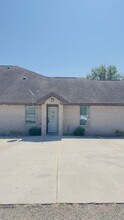 Building Photo - 800 E Daffodil Ave