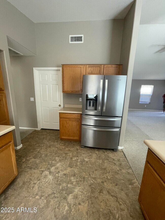 Building Photo - 2012 E Villa Theresa Dr