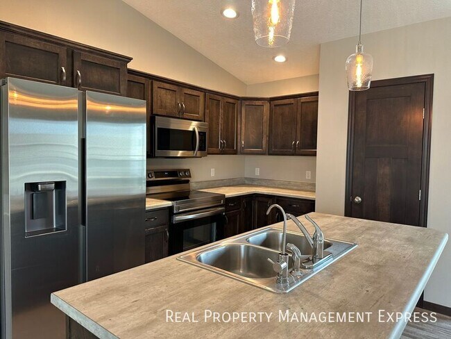 Foto del edificio - 4 Bedroom 3 Bathroom Home for Rent