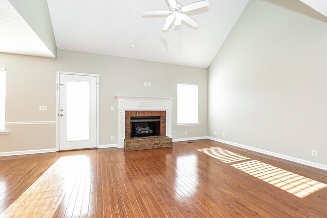 Building Photo - 2411 Amber Glen Dr