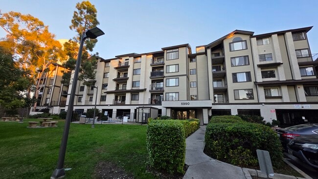 Building Photo - 5990 Dandridge Ln