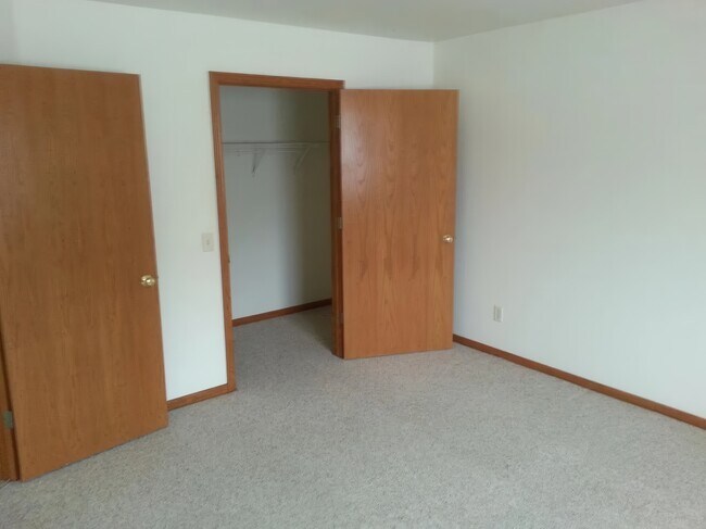 Foto del edificio - 7823 Clinton Rd